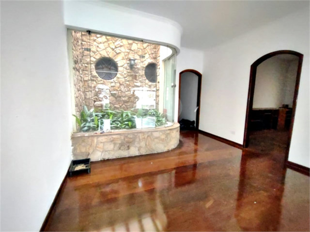 Sobrado à venda ou para alugar com 5 quartos, sendo 3 suítes,  em Jardim França, São Paulo, SP