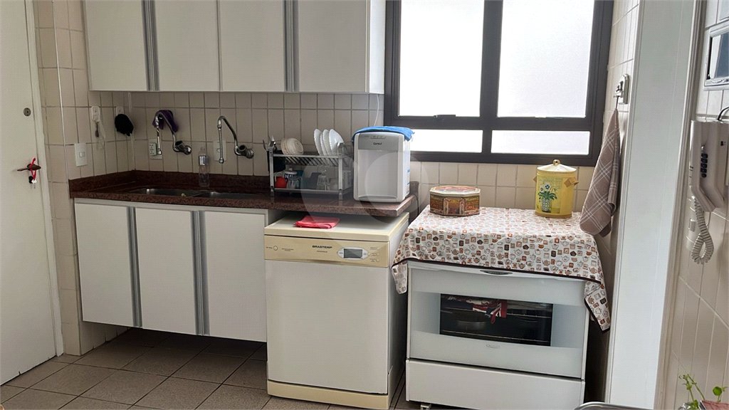 Apartamento à venda com 3 quartos, sendo 1 suíte,  em Jardim das Acácias, São Paulo, SP