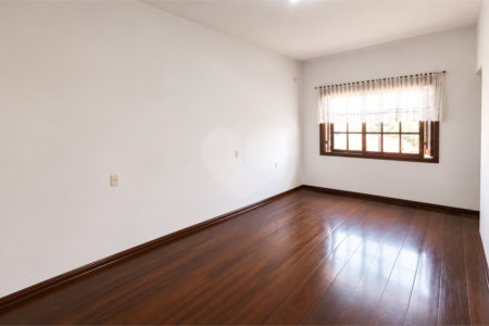 Sobrado à venda com 4 quartos, sendo 2 suítes, em Vila Pires, Santo André, SP