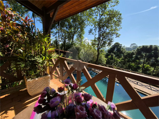 Casa à venda com 3 quartos, sendo 1 suíte,  no condomínio Parque Petrópolis 4 Secção, Mairiporã - SP