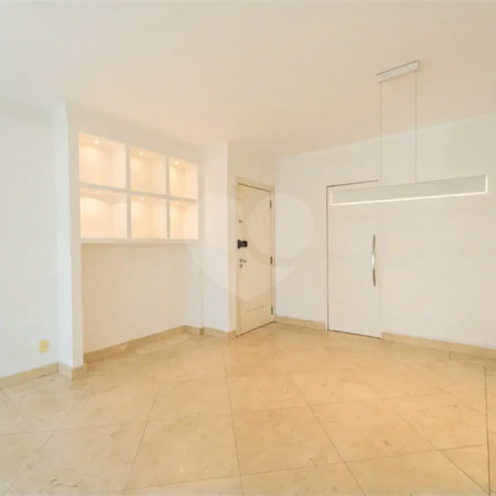 Apartamento à venda em Moema