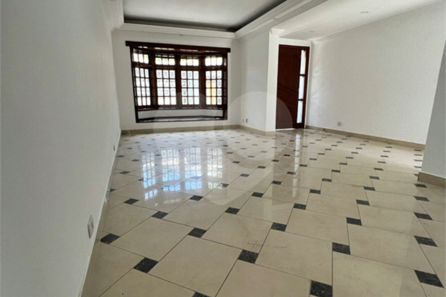 Sobrado à venda com 3 quartos, sendo 1 suíte, em Tremembé, São Paulo, SP