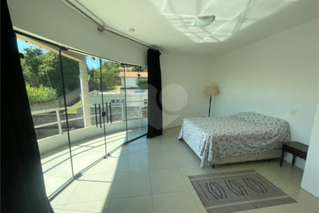 Casa à venda com 5 quartos, sendo 3 suítes,  no condomínio Flamboyant, Atibaia - SP