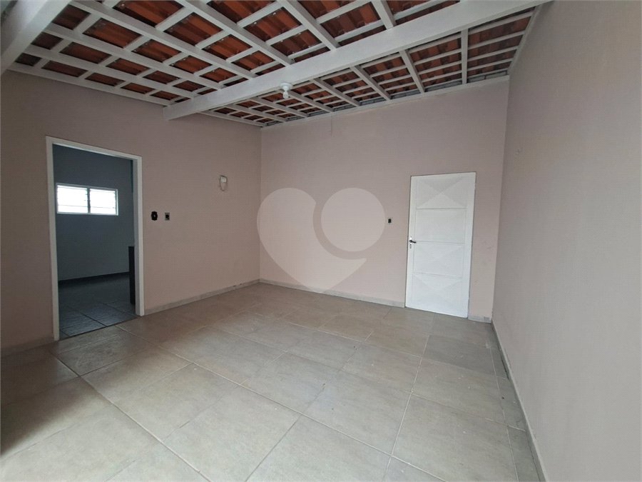 Casa à venda ou para alugar com 3 quartos, sendo 1 suíte, em Vila Aparecida, Itapetininga, SP