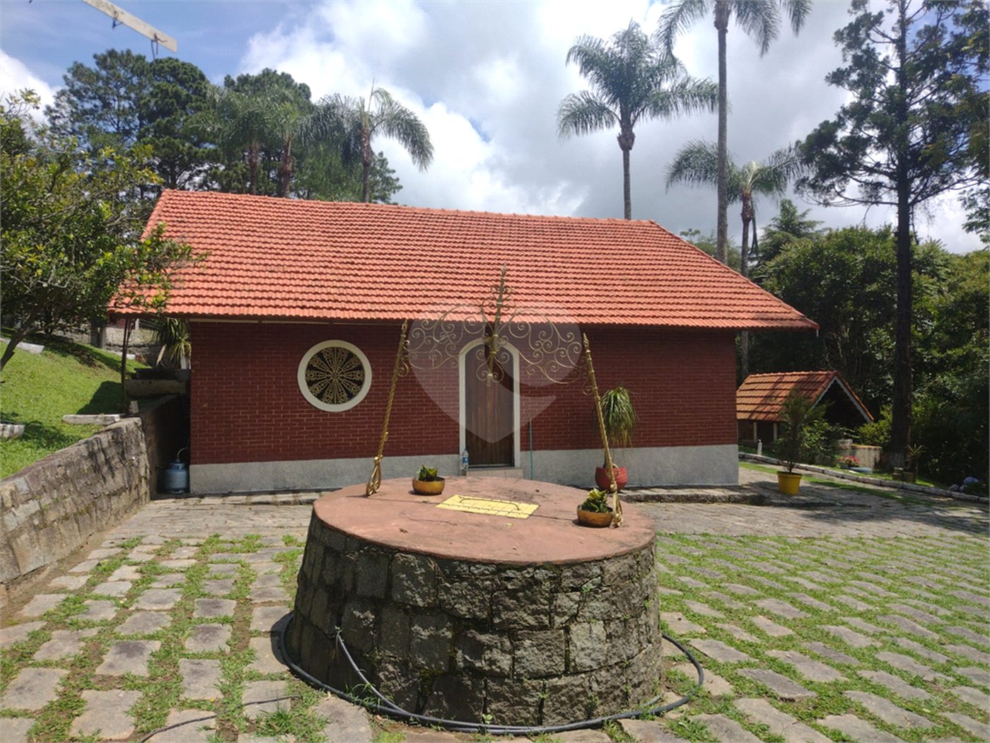 Casa à venda com 4 quartos, sendo 2 suítes,  no condomínio Cinco Lagos, Mairiporã - SP