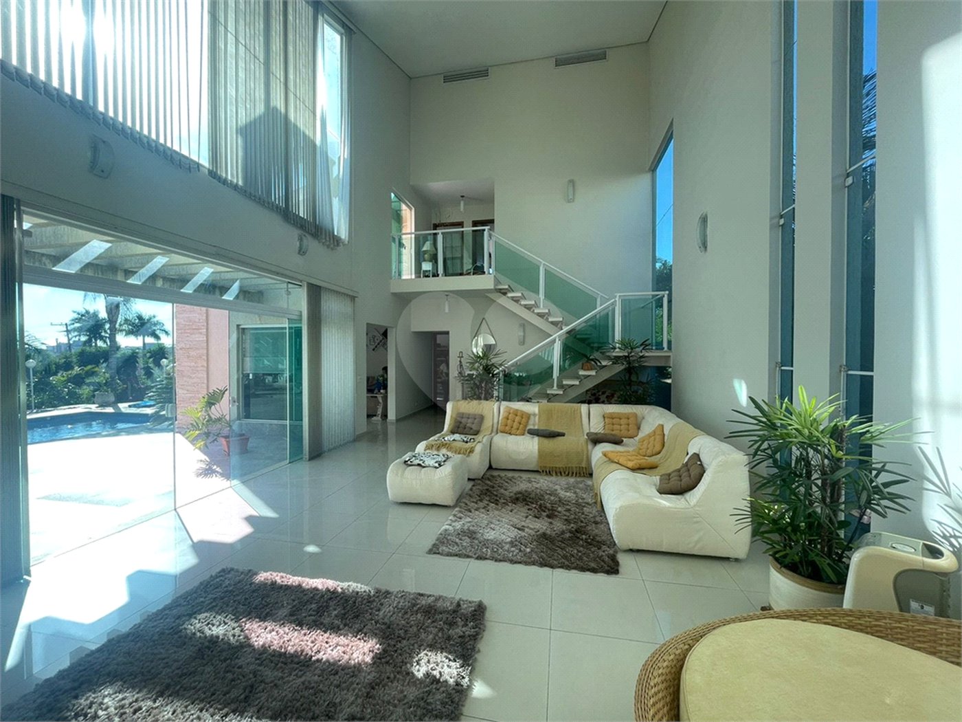 Casa à venda com 4 suítes no condomínio Haras Paineiras, Salto - SP