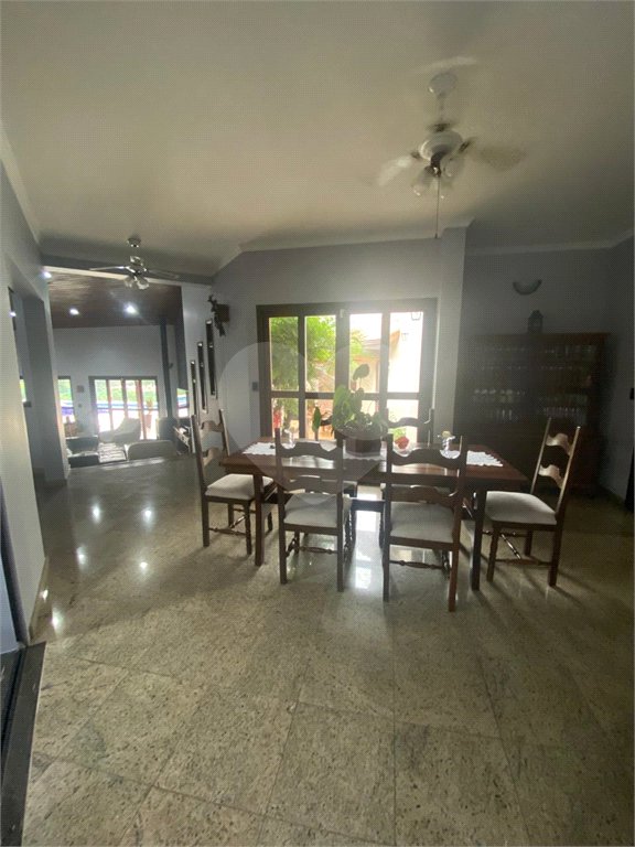 Casa à venda com 4 suítes no condomínio Vale da Santa Fé, Vinhedo - SP