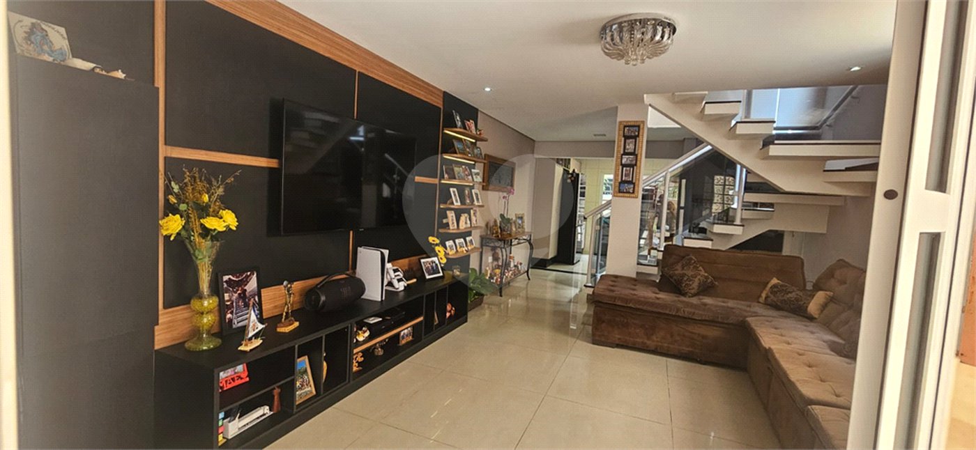Casa à venda com 3 quartos, sendo 1 suíte,  no condomínio Comdomínio Real Park Tietê, Mogi das Cruzes - SP