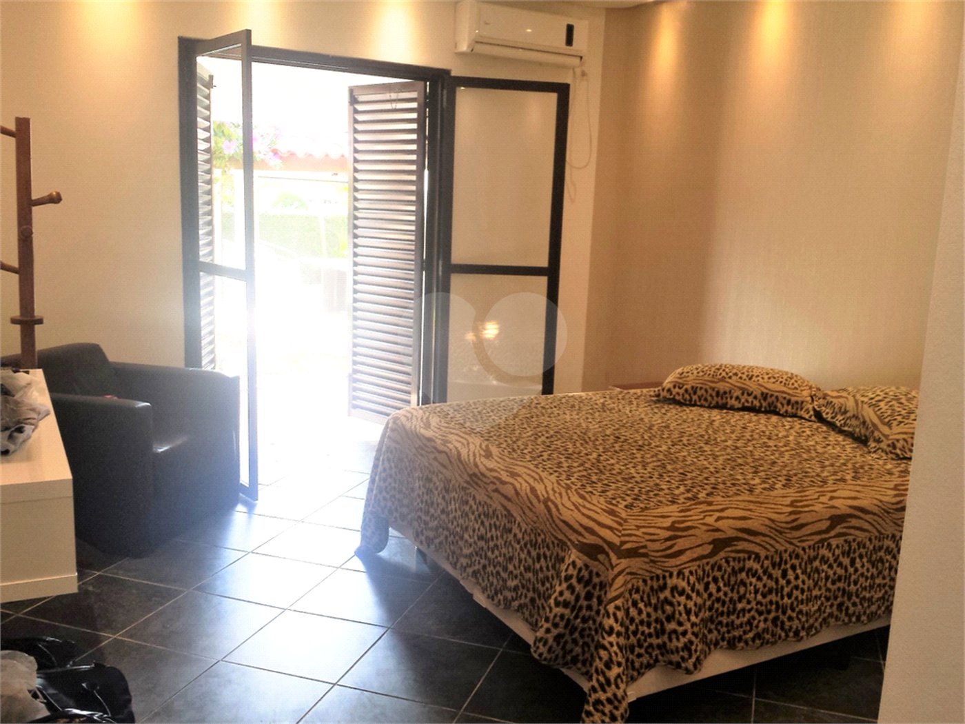 Casa à venda com 8 quartos, sendo 6 suítes,  no condomínio Acapulco, Guarujá - SP