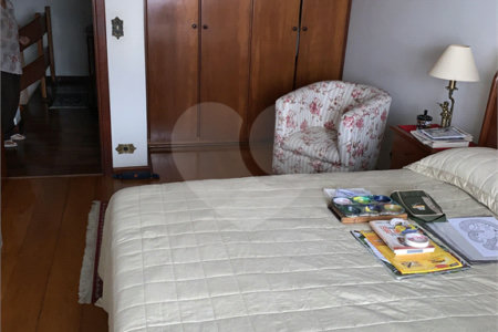 Casa à venda com 4 quartos, sendo 3 suítes, em Jardim das Vertentes, São Paulo, SP