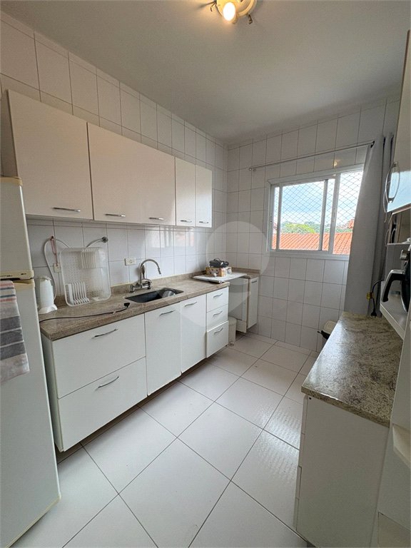 Casa à venda com 3 quartos, sendo 1 suíte, no condomínio New Village, Cotia - SP