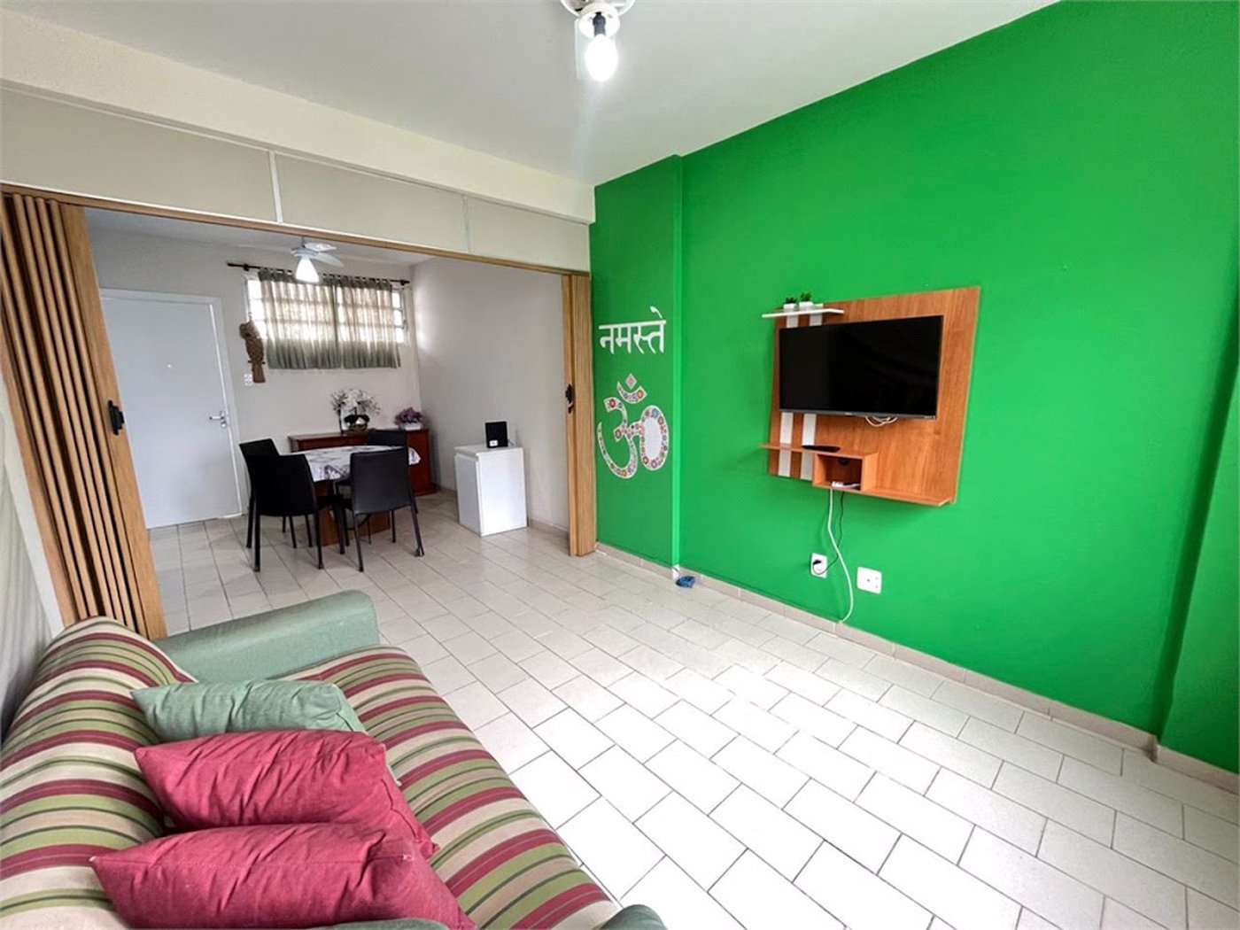 Apartamento de 1 Dormitório na Quadra da Praia das Pitangueiras – Localização Privilegiada!