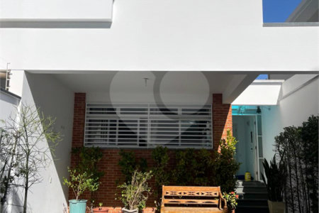 Sobrado à venda com 4 quartos, sendo 2 suítes, em Chácara Monte Alegre, São Paulo, SP