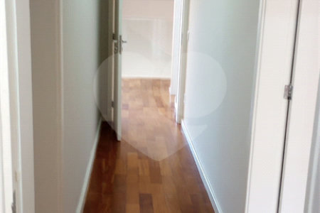 Casa à venda com 3 suítes no condomínio Picollo, Louveira - SP