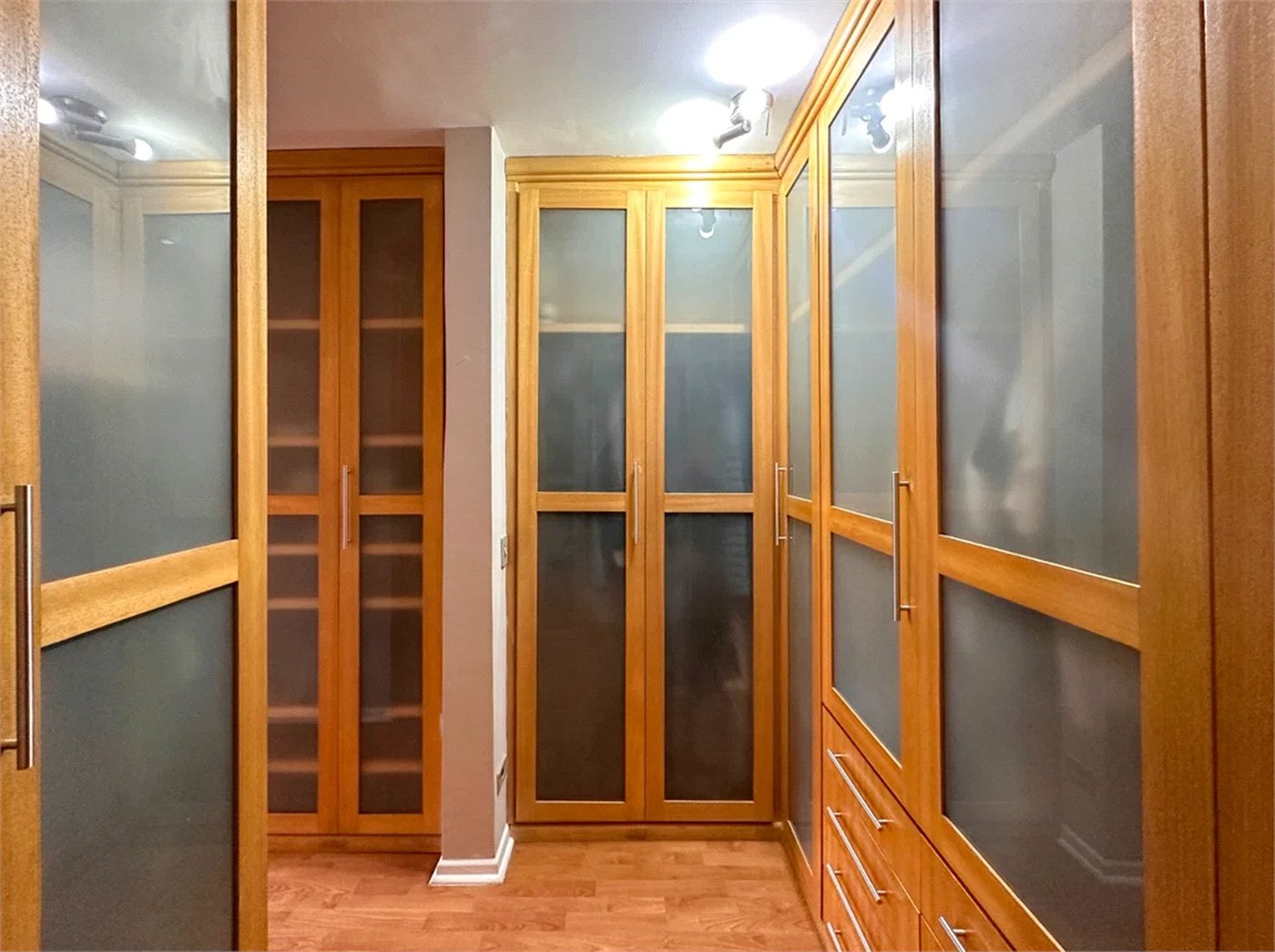 Casa à venda com 3 quartos, sendo 1 suíte, no condomínio Barão do Triunfo, São Paulo - SP