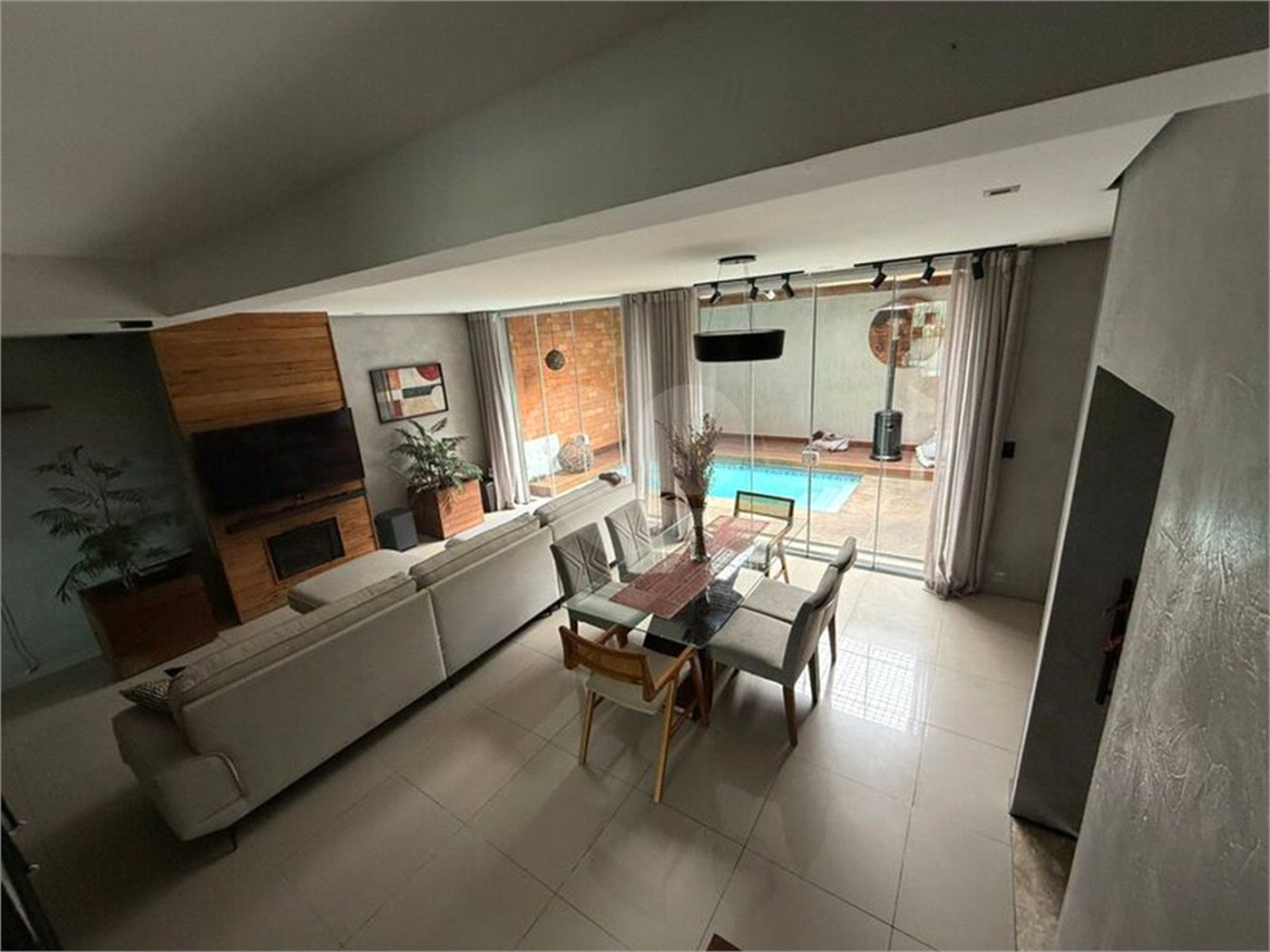 Casa à venda com 3 suítes em Taboão, São Roque, SP
