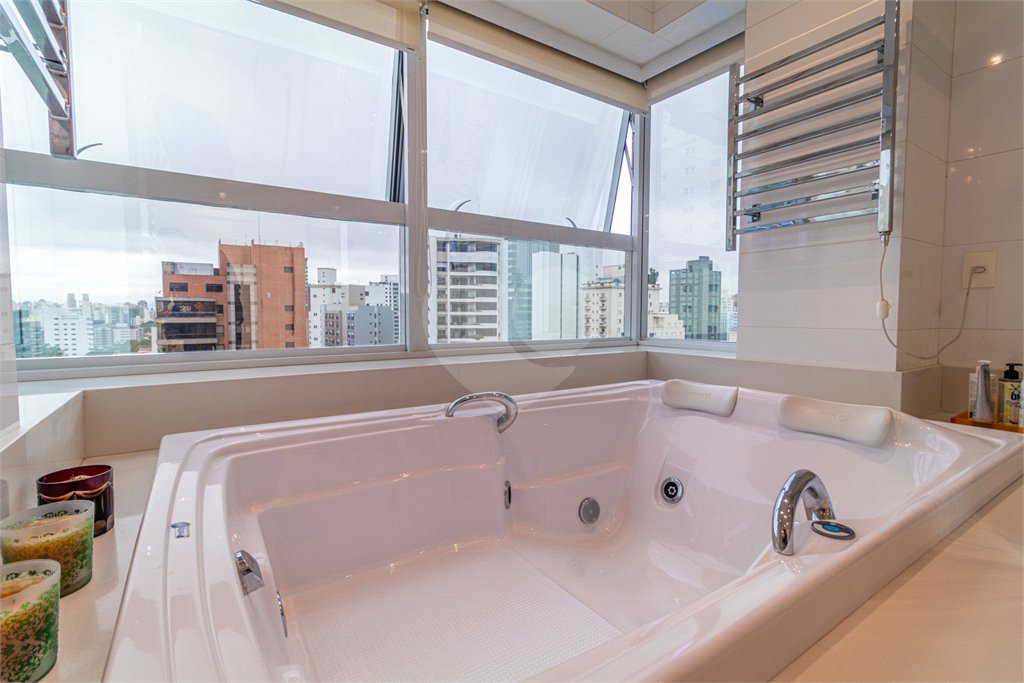 Apartamento à venda com 4 suítes em Campo Belo, São Paulo, SP