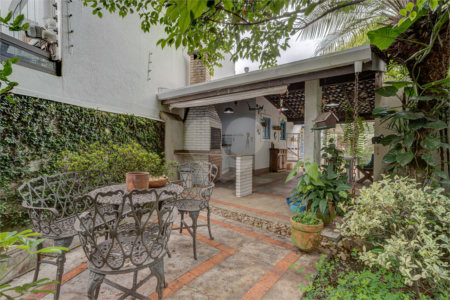 Casa à venda ou para alugar com 4 quartos, sendo 2 suítes, em Ibirapuera, São Paulo, SP