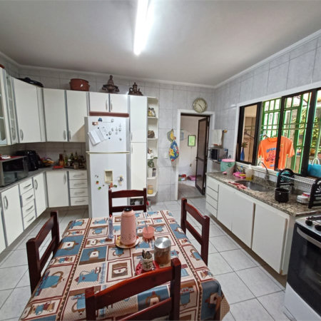 Sobrado à venda com 4 quartos, sendo 1 suíte, em Sumaré, São Paulo, SP