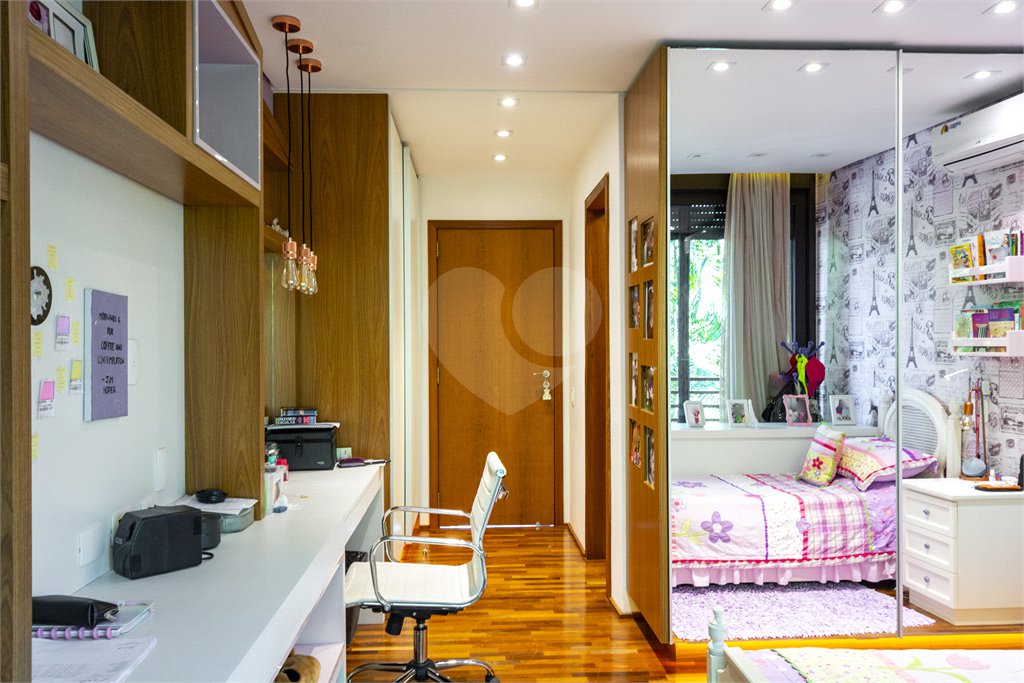 Casa à venda com 4 suítes no condomínio Vila Flora, São Paulo - SP