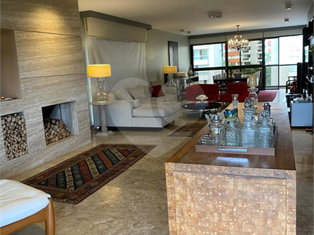 Apartamento à venda com 5 suítes em Real Parque, São Paulo, SP