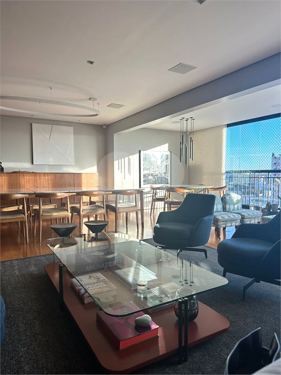 Apartamento à venda com 4 quartos, sendo 3 suítes, em Alto de Pinheiros, São Paulo, SP