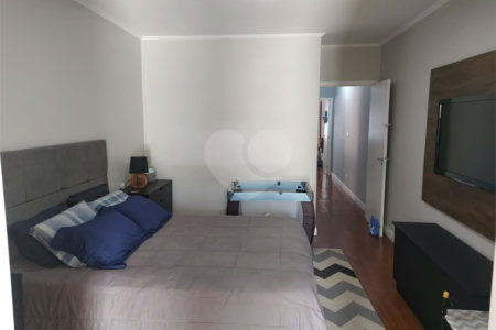 Sobrado à venda com 3 quartos em Vila Vitório Mazzei, São Paulo, SP