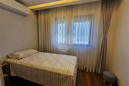 Apartamento à venda com 3 quartos, sendo 1 suíte, em Chácara Santo Antônio, São Paulo, SP