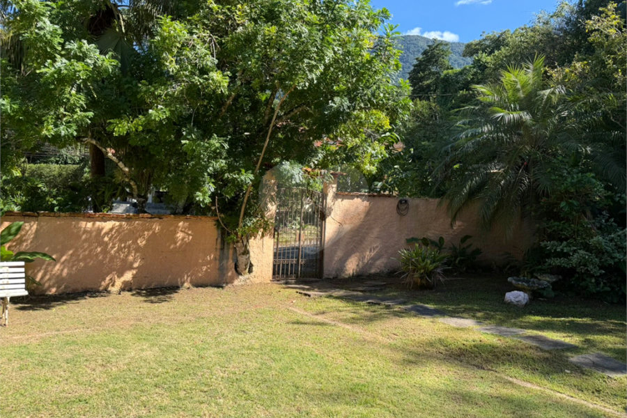 Casa à venda com 6 suítes em Massaguaçu, Caraguatatuba, SP