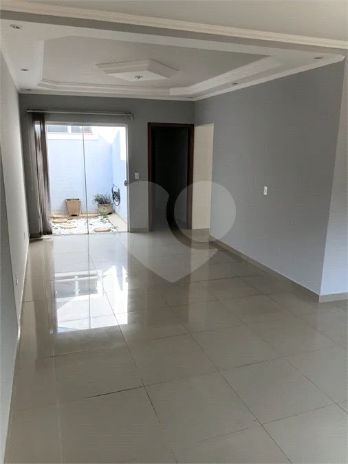 Casa à venda com 3 quartos, sendo 1 suíte,  no condomínio Residencial Eldorado, São Carlos - SP