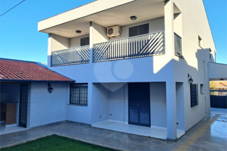 Sobrado à venda com 3 suítes em Nossa Senhora Aparecida, Paulínia, SP