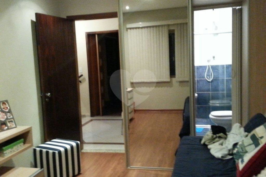 Sobrado à venda com 3 suítes em Vila Nivi, São Paulo, SP