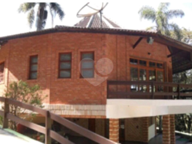 Sobrado à venda ou para alugar com 4 suítes em Serra da Cantareira, Mairiporã, SP