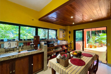 Casa à venda com 4 quartos, sendo 1 suíte, em Lagoa, Rio de Janeiro, RJ