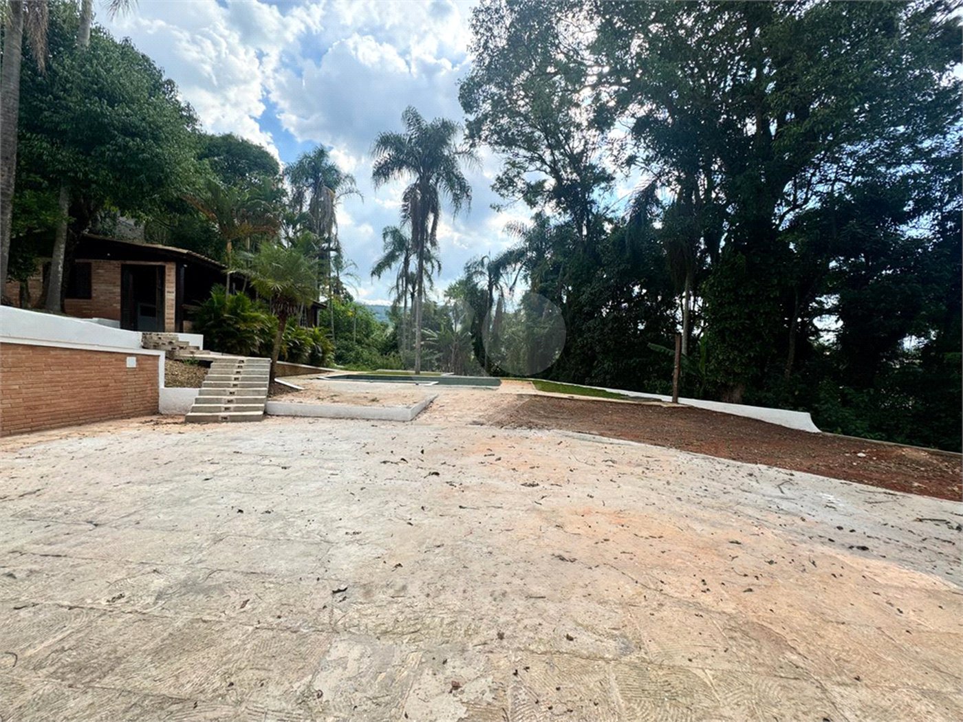 Casa à venda com 5 quartos, sendo 2 suítes, no condomínio Sausalito, Mairiporã - SP