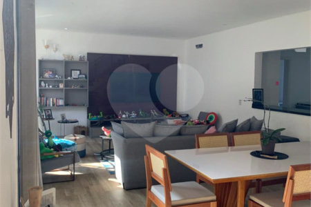 Casa à venda com 4 suítes no condomínio Vila Inglesa, Atibaia - SP