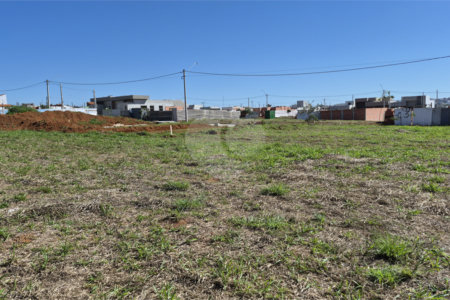Terreno à venda em Loteamento Residencial Tivolli, Itapetininga, SP
