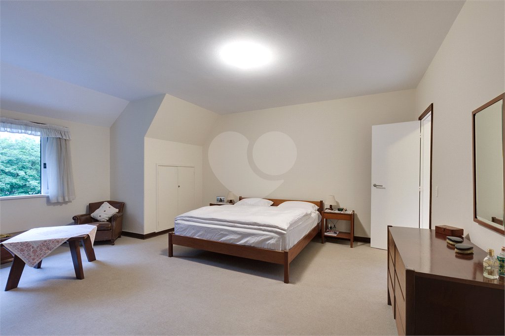 Casa à venda com 4 quartos, sendo 1 suíte, em Alto da Boa Vista, São Paulo, SP