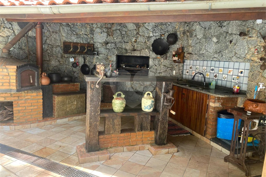 Casa à venda com 3 quartos, sendo 1 suíte, no condomínio Associação Reserva das Hortênsias, Mairiporã - SP