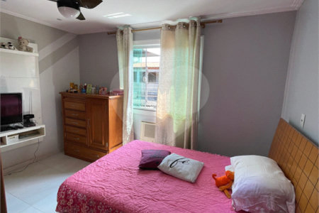 Sobrado à venda com 3 quartos, sendo 1 suíte, em Santíssimo, Rio de Janeiro, RJ