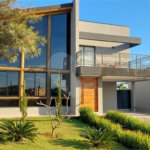 Casa para alugar com 5 quartos, sendo 1 suíte, no condomínio Figueira Garden, Atibaia - SP