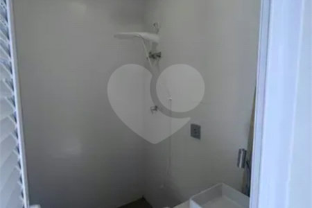 Casa à venda com 5 quartos, sendo 1 suíte, no condomínio Portal da Serra, São José dos Campos - SP