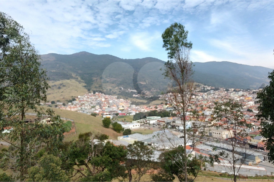 Casa à venda com 4 suítes no Centro, Extrema, MG