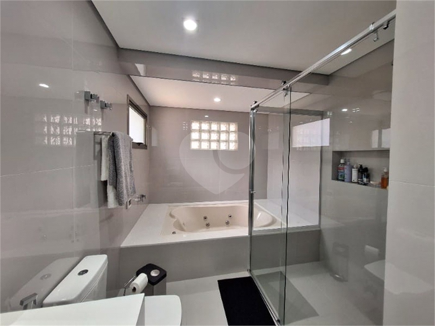Casa à venda com 3 suítes no condomínio Vinhas da Vista Alegre Sede, Vinhedo - SP