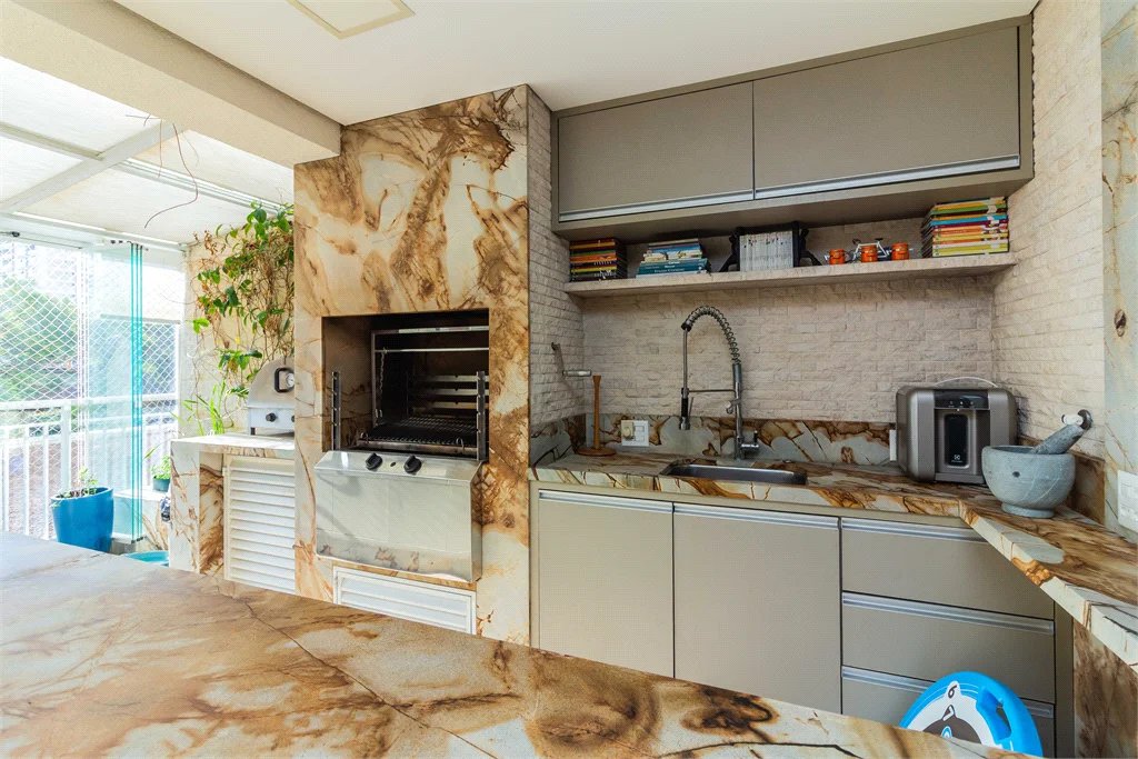 Apartamento à venda com 3 suítes em Vila Cordeiro, São Paulo, SP