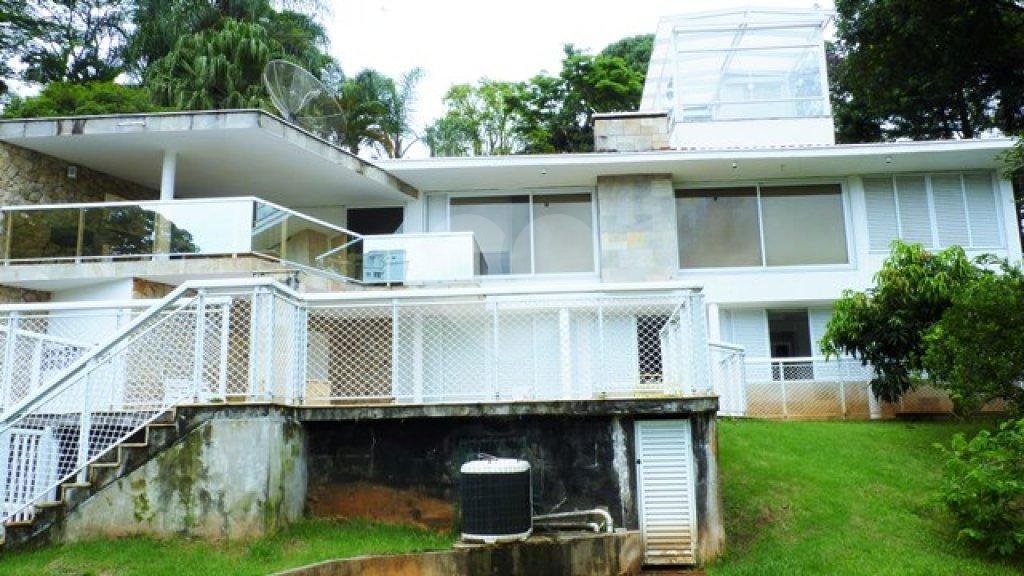 Sobrado à venda com 4 quartos, sendo 3 suítes, em Tremembé, São Paulo, SP