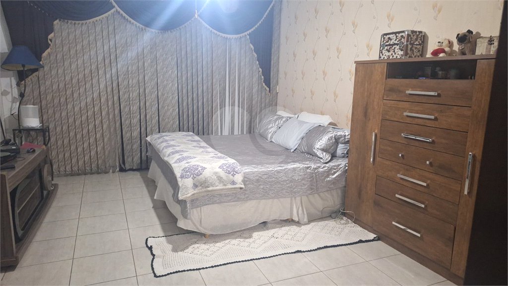 Sobrado à venda ou para alugar com 4 suítes em Sitio Paredão, Ferraz de Vasconcelos, SP