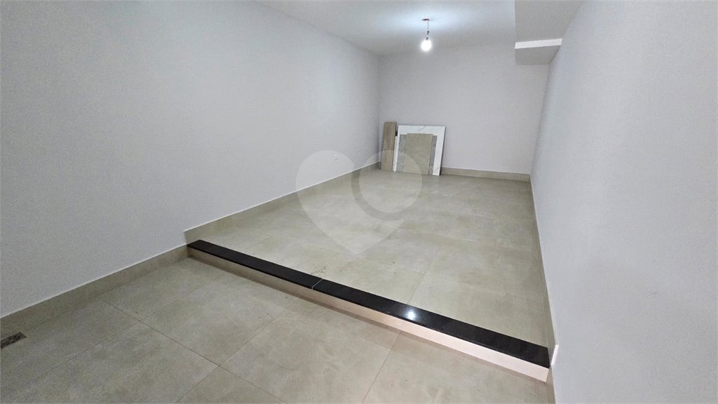 Sobrado à venda ou para alugar com 3 quartos, sendo 1 suíte,  em Parque Maria Domitila, São Paulo, SP