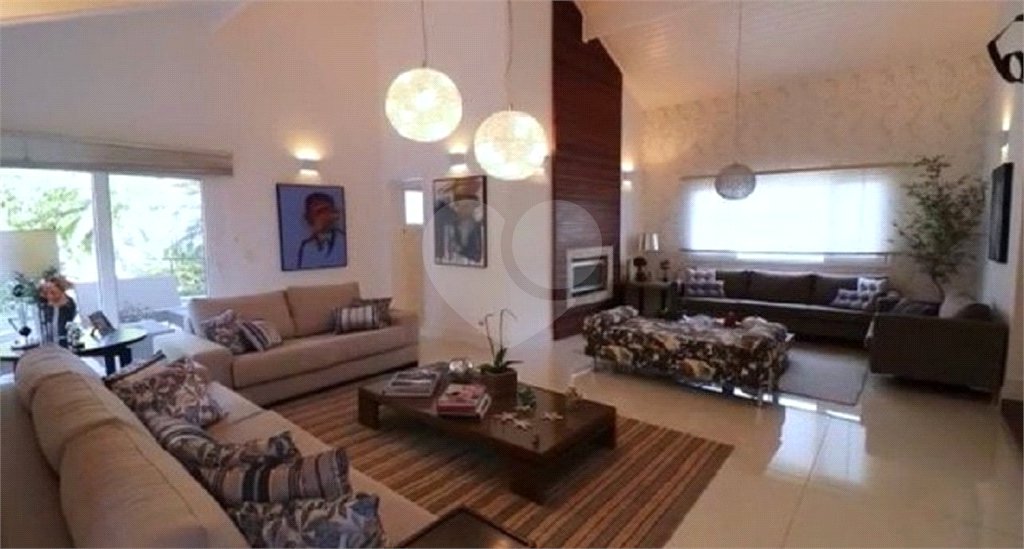 Casa à venda com 5 suítes no condomínio Parque Arco Iris, Atibaia - SP
