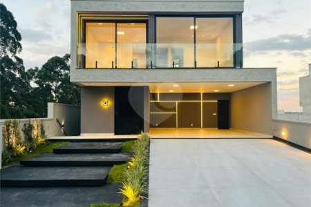 Casa à venda com 4 quartos, sendo 3 suítes, no condomínio Real Park Arujá, Arujá - SP